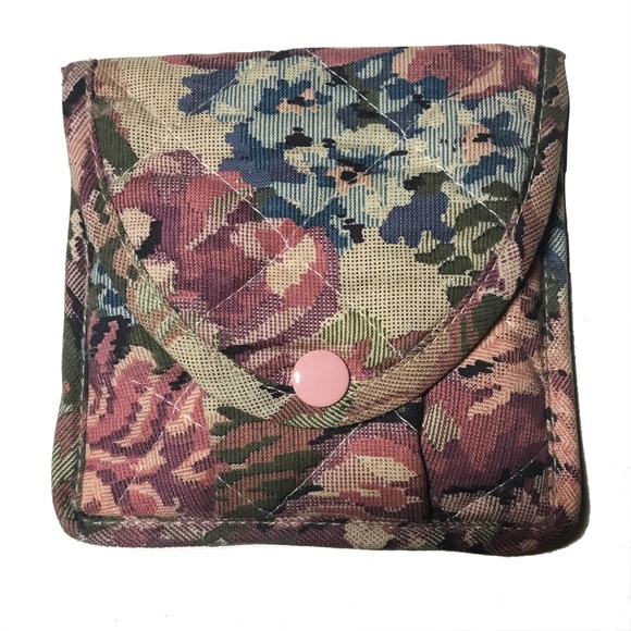 Harlow Lipstick Case with Mirror - Picture 2 of 3